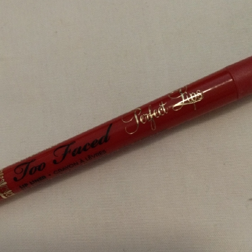 Too Faced Perfect Lips Liner